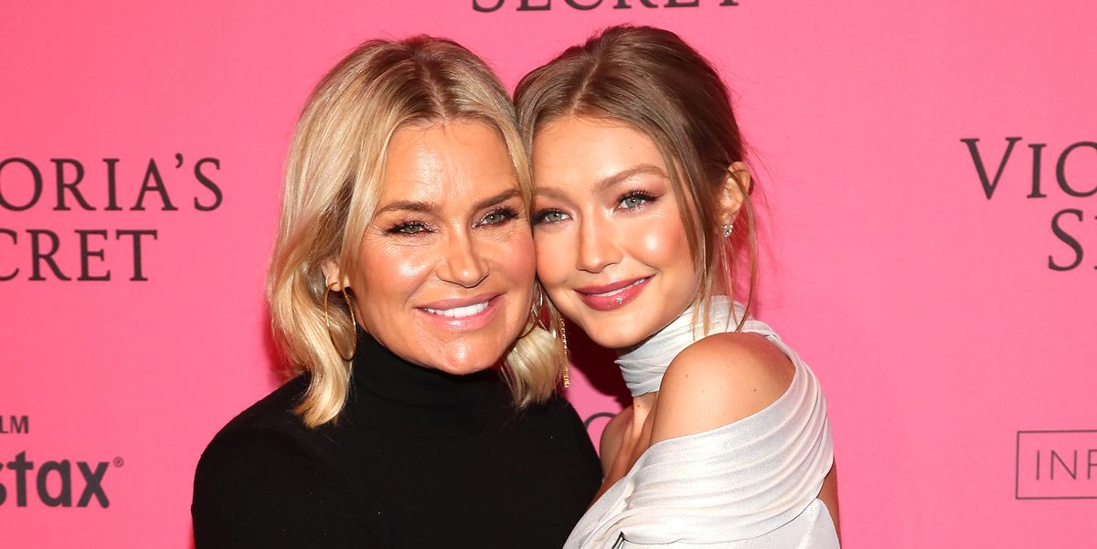 <strong>Yolanda Hadid</strong> onthult dat ze haar <em>botox, fillers en borstimplantaten</em> heeft laten verwijderen